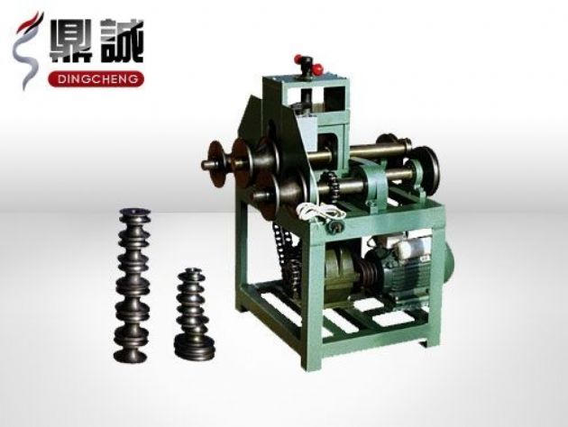 點擊查看詳細信息<br>標題：立式多功能滾動式彎管機 閱讀次數(shù)：5329